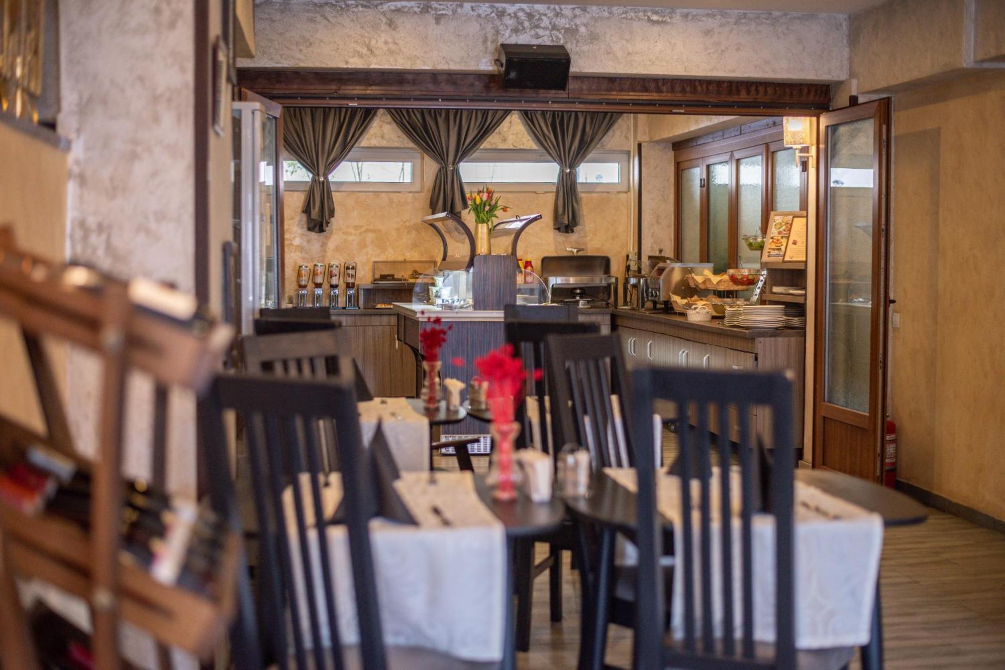 Hotel Marea Neagra Sinaia Kültér fotó