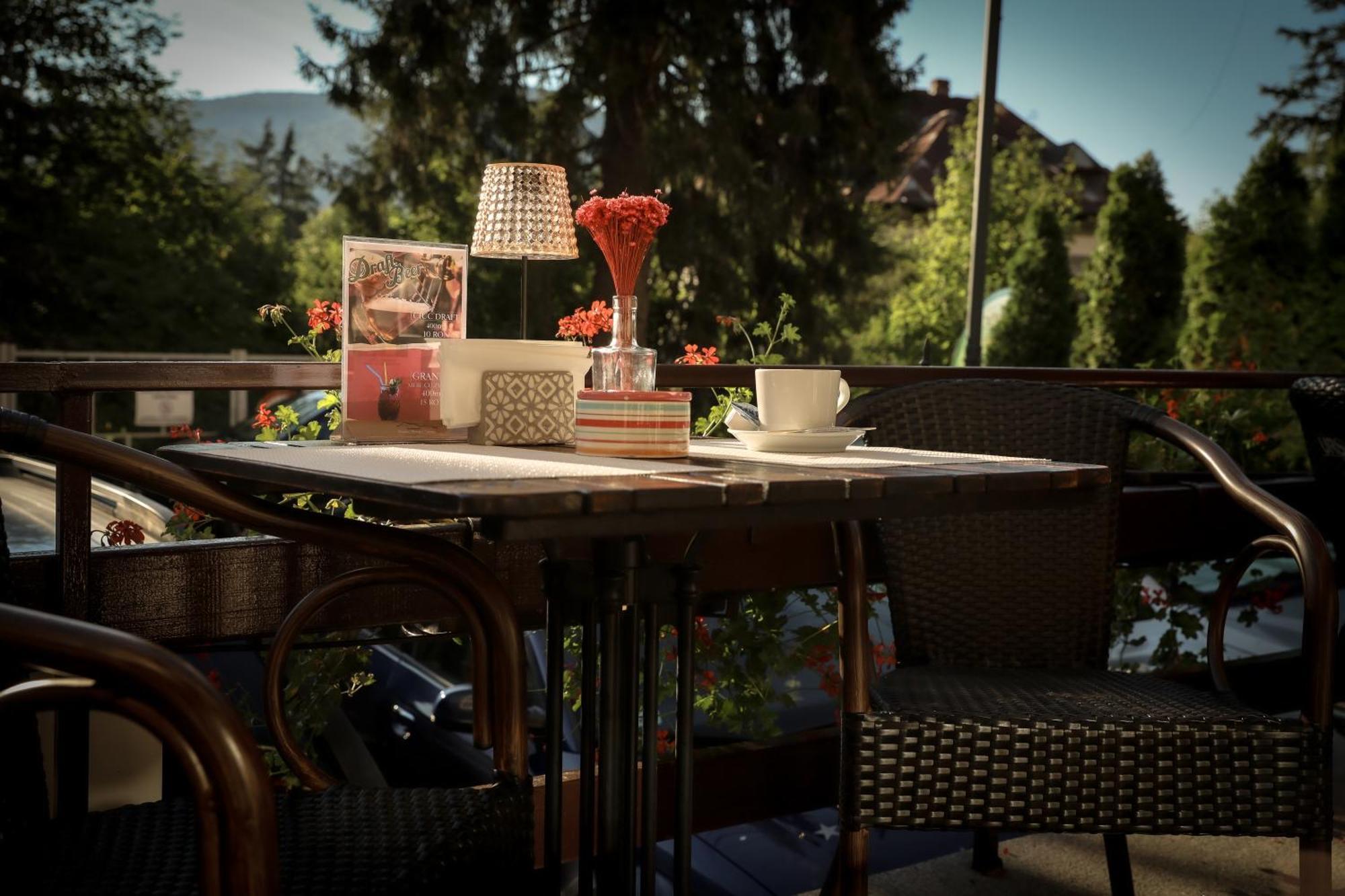 Hotel Marea Neagra Sinaia Kültér fotó
