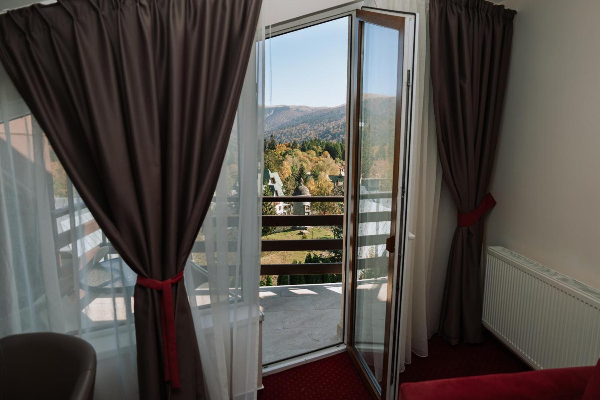 Hotel Marea Neagra Sinaia Kültér fotó